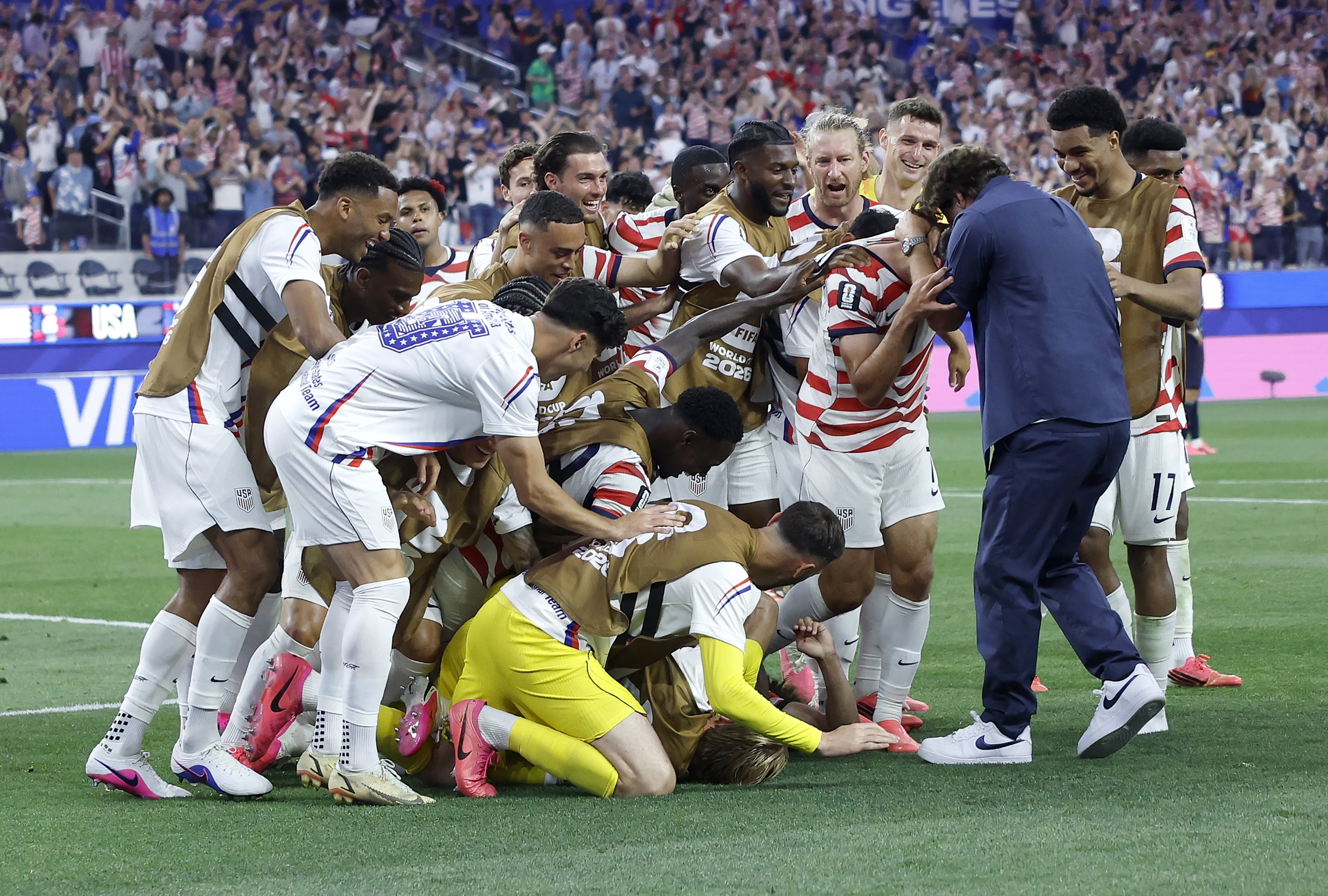 EEUU venció 4 a 1 a Paraguay (EFE/EPA/CHRIS TORRES)