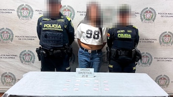 Una mujer de 24 años fue capturada durante un operativo de control en una discoteca de la avenida 30 de Agosto, en Pereira, tras ser sorprendida con dosis de una sustancia similar al tusi, avaluada en cerca de $1,2 millones - crédito Policía de Pereira