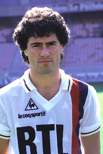 Actualmente sigue vinculado al club