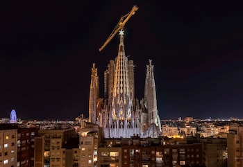 Misa y bendición de la Torre de Nuestra Señora. Estrella iluminada (Sagrada Familia)