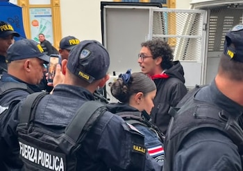 El recibimiento de la Antorcha estuvo precedido por una jornada de tensión política en el centro de la ciudad. Crédito: La Nación