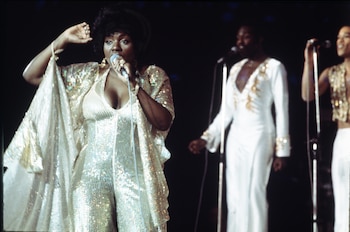 Gloria Gaynor en un escenario