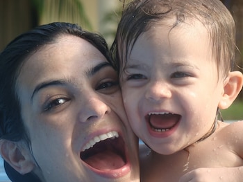 Agustina Cherri y su pequeño