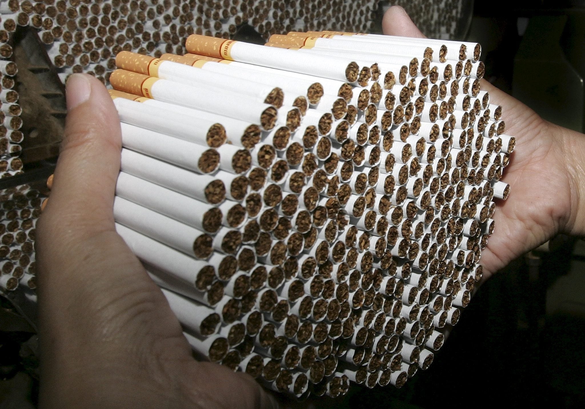 Los impuestos representan cerca del 80% del precio final de un paquete de cigarrillos en Argentina EFE/Barbara Walton