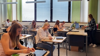 El 73% de los maestros estadounidenses quiere menos pantallas en clase, pero admite que la tecnología ya es inseparable de la enseñanza