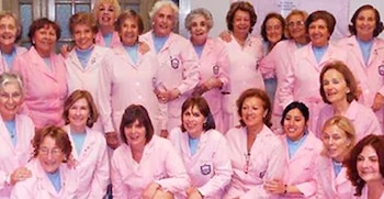The Pink Ladies, as voluntárias que visitam os pacientes no hospital