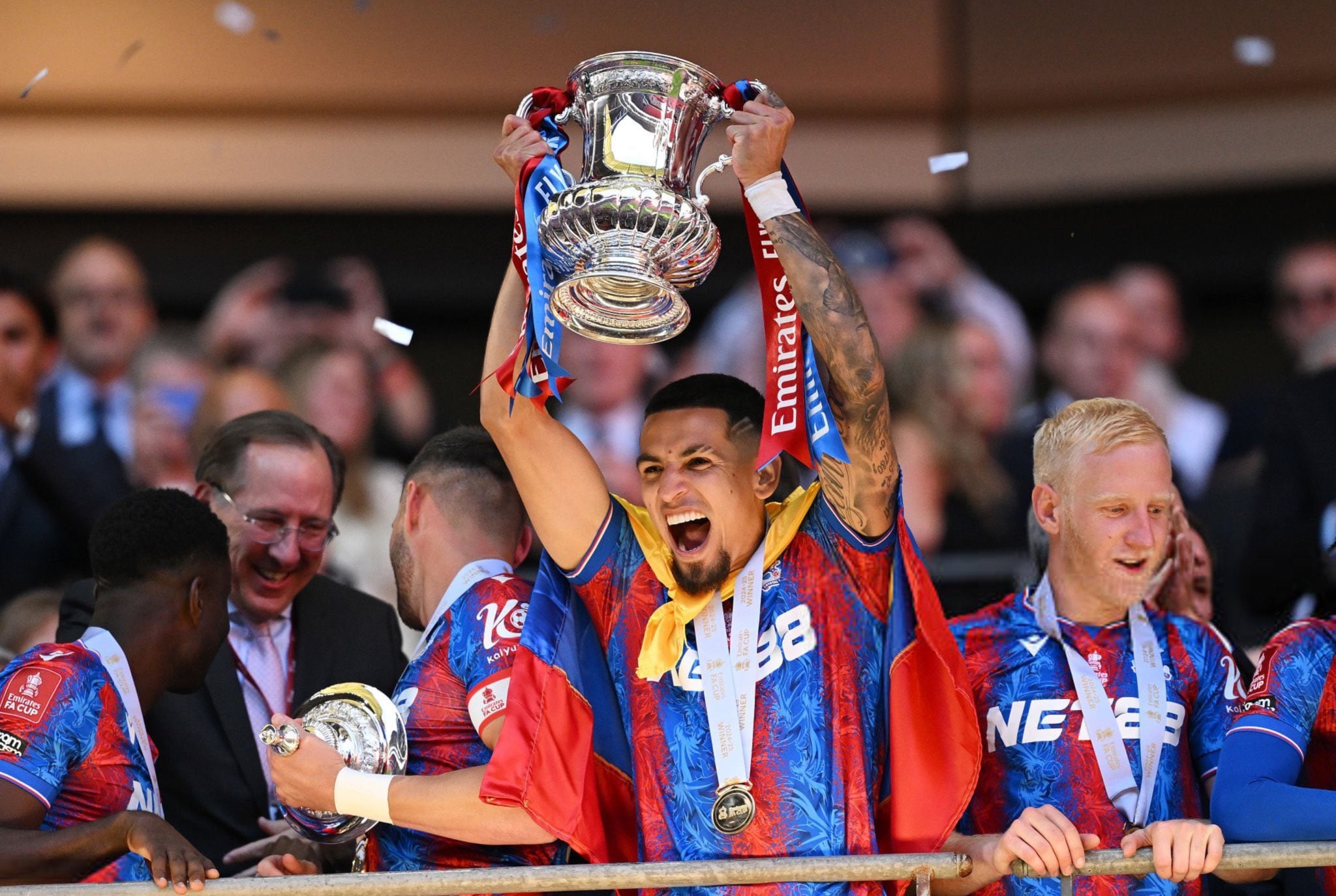 Daniel Muñoz es uno de los colombianos que es figura del Crystal Palace, que ahora buscaría a Richard Ríos - crédito Reuters