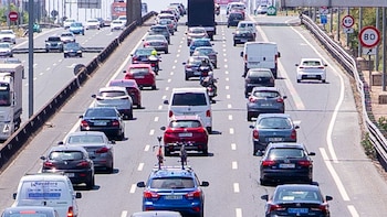 Más de 20 kilómetros de retenciones en las carreteras de Sevilla y Cádiz por el cambio de quincena