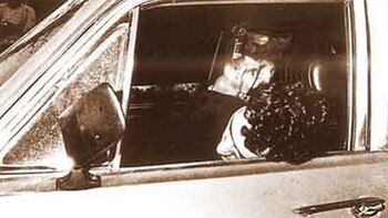 Los dos hombres que le