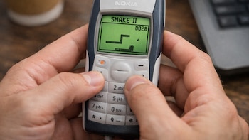 Cómo jugar el clásico Snake II del Nokia 1100 en el 2026