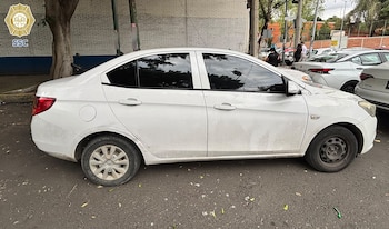 En este auto fue detenido Carlos Santiago "N". Crédito: SSC