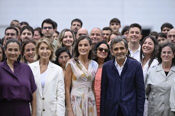 La reina en la visita a Adolfo Domínguez