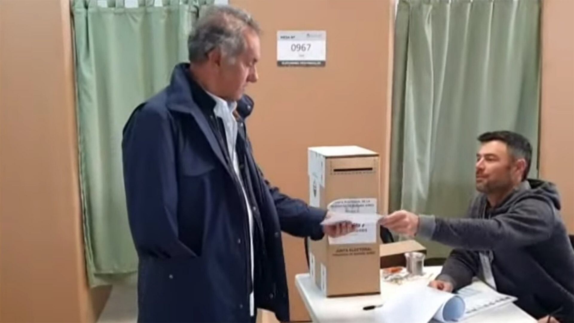 Daniel Scioli votó sin demoras.