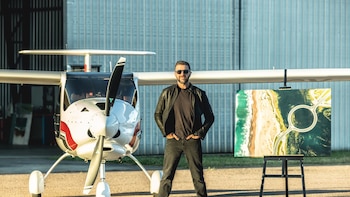 El piloto y pintor uruguayo que retrata el mundo desde las alturas