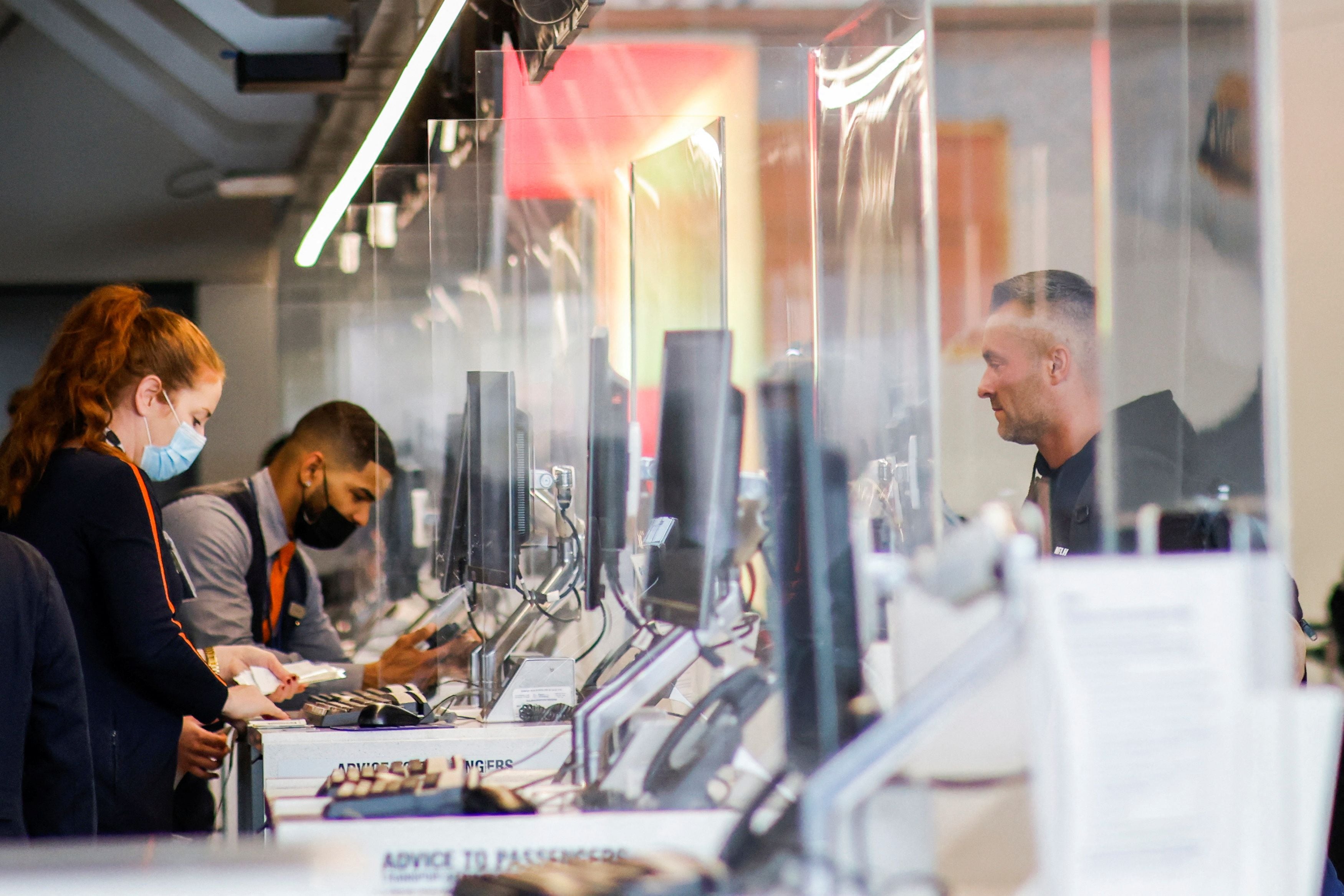 El fallo consideró probado el daño moral sufrido por la pasajera debido a la cancelación del vuelo, agravado por su condición de menor y la expiración de su visa estudiantil. (Foto de archivo: REUTERS/Eduardo Munoz)
