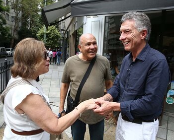 Mauricio Macri salió a timbrear