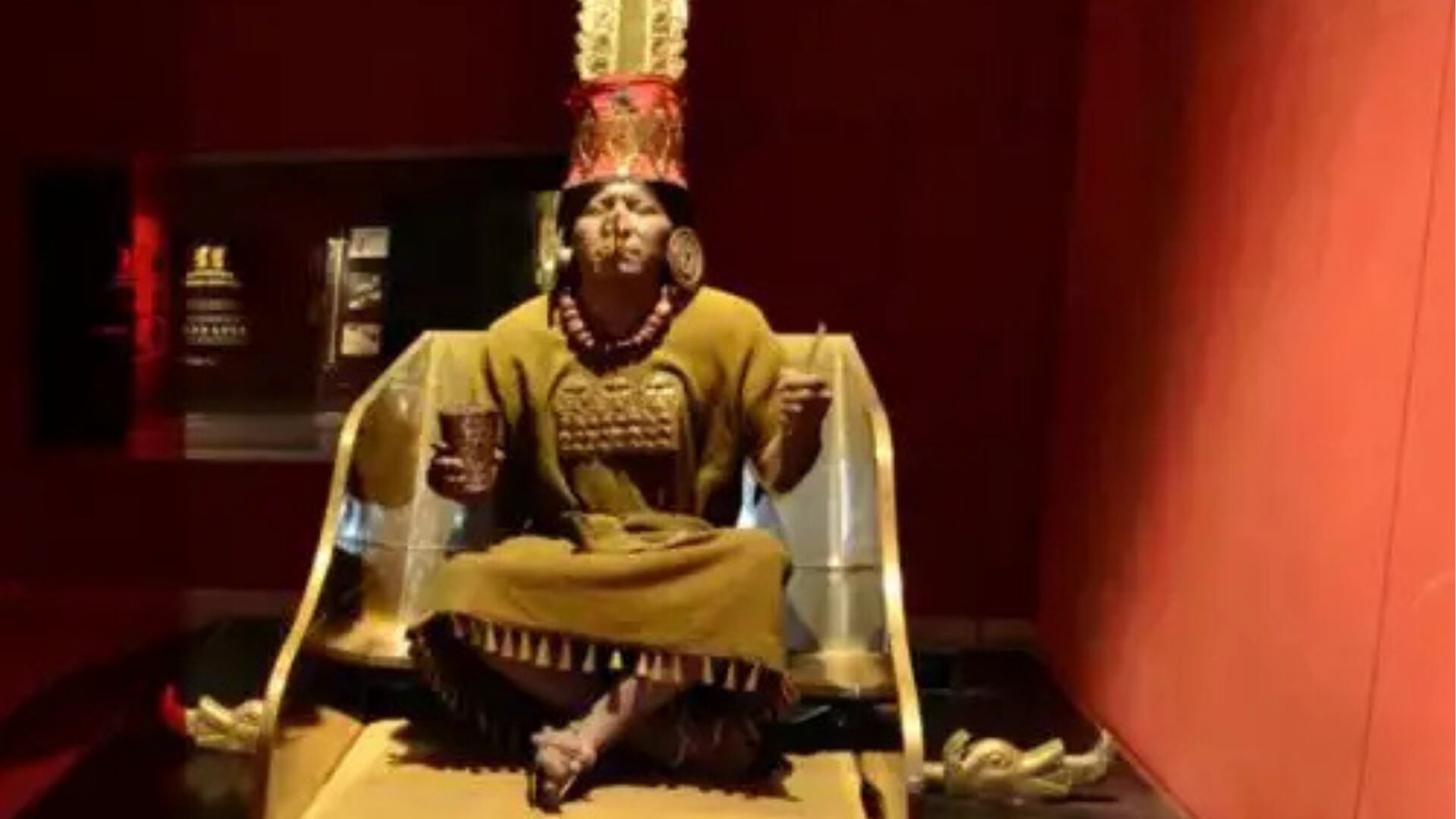 Máscara de oro con ojos de esmeralda y joyas funerarias revelan el poder de la cultura Sicán. (Foto: Agencia Andina)