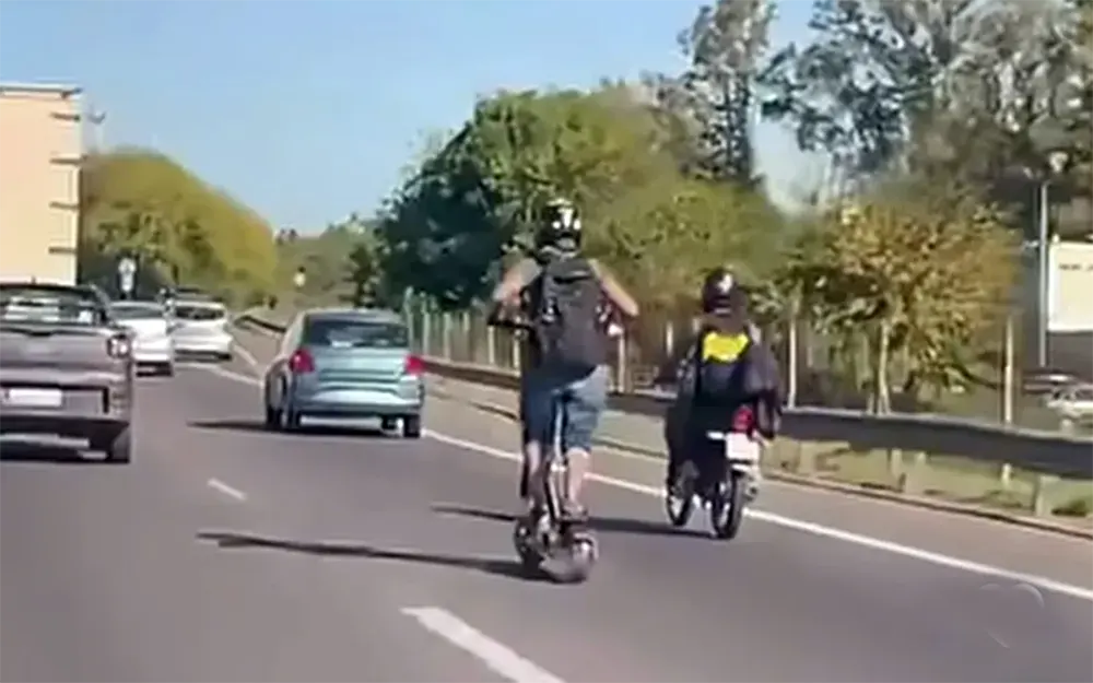 La falta de conciencia sobre el peligro en el uso de monopatines y bicicletas incrementa el riesgo de accidentes viales graves (Captura de video)