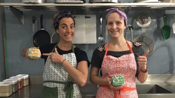 Empezaron cocinando hamburguesas veggies en