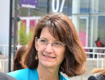 La doctora Maureen Birmingham representa