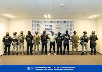 La Fiscalía General del Estado de Oaxaca detuvo a R. G. C. C., señalado líder de una célula extorsiva que operaba en la Central de Abasto. Crédito: Especial