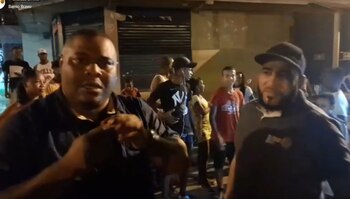 A través del canal de