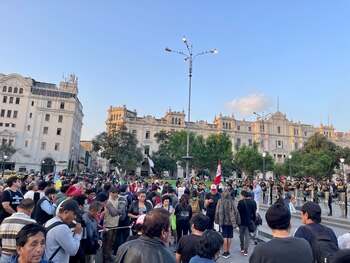 Policía no permite el pase