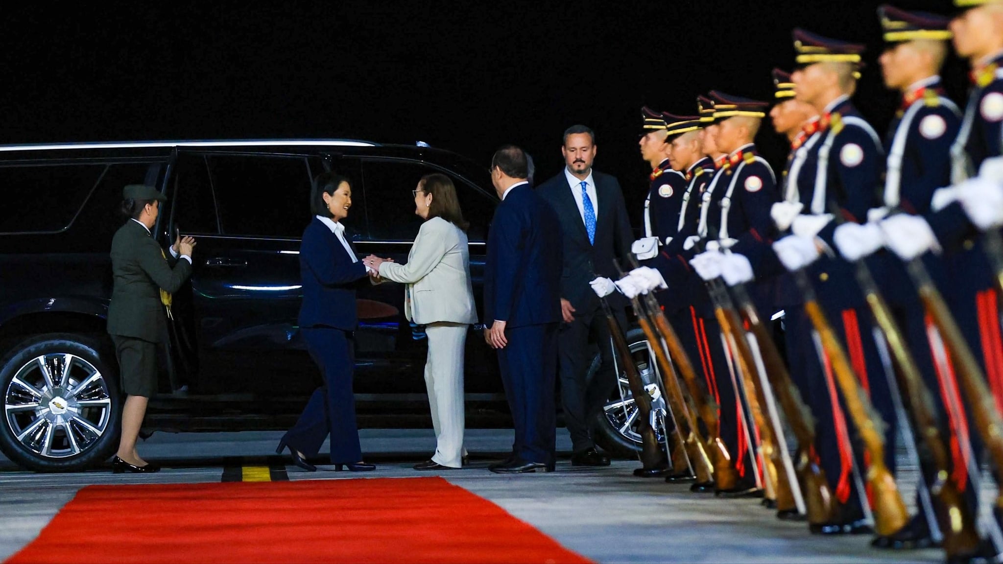 La ministra de Relaciones Exteriores, Hill Tinoco, recibe a Keiko Fujimori, presidente de Perú. (Foto cortesía Secretaría de Prensa de la Presidencia)