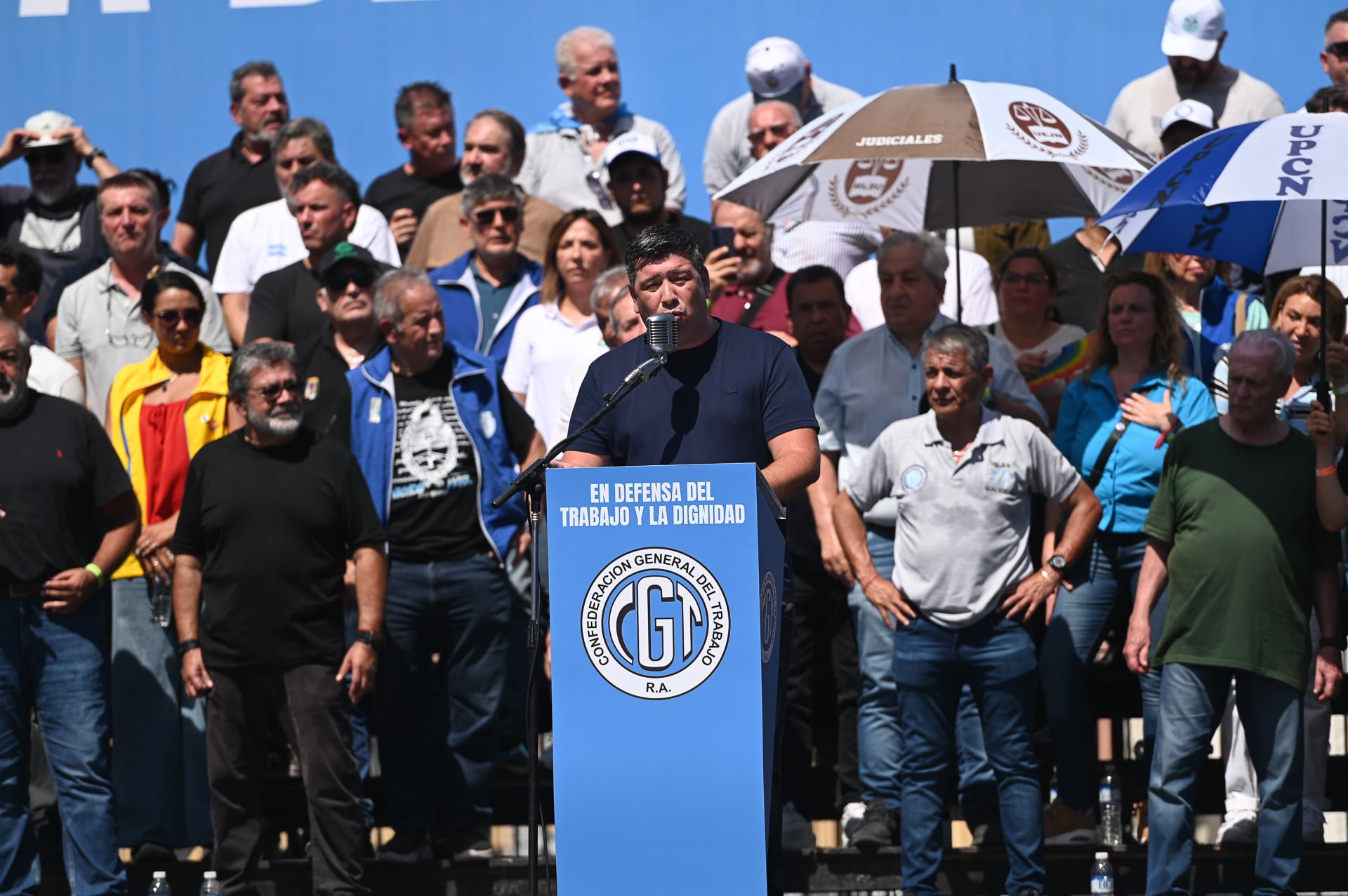 Cristian Jerónimo, cotitular de la CGT, habla en el acto de la Plaza de Mayo (RS Fotos)