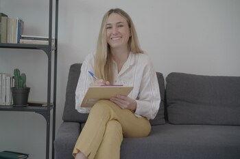 La psicóloga Laura Lobo en su consulta en Madrid (Foto: Laura Lobo)