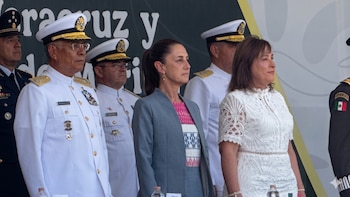 Sheinbaum destaca soberanía de México frente a cadetes de la Marina durante Aniversario de la Defensa del Puerto de Veracruz