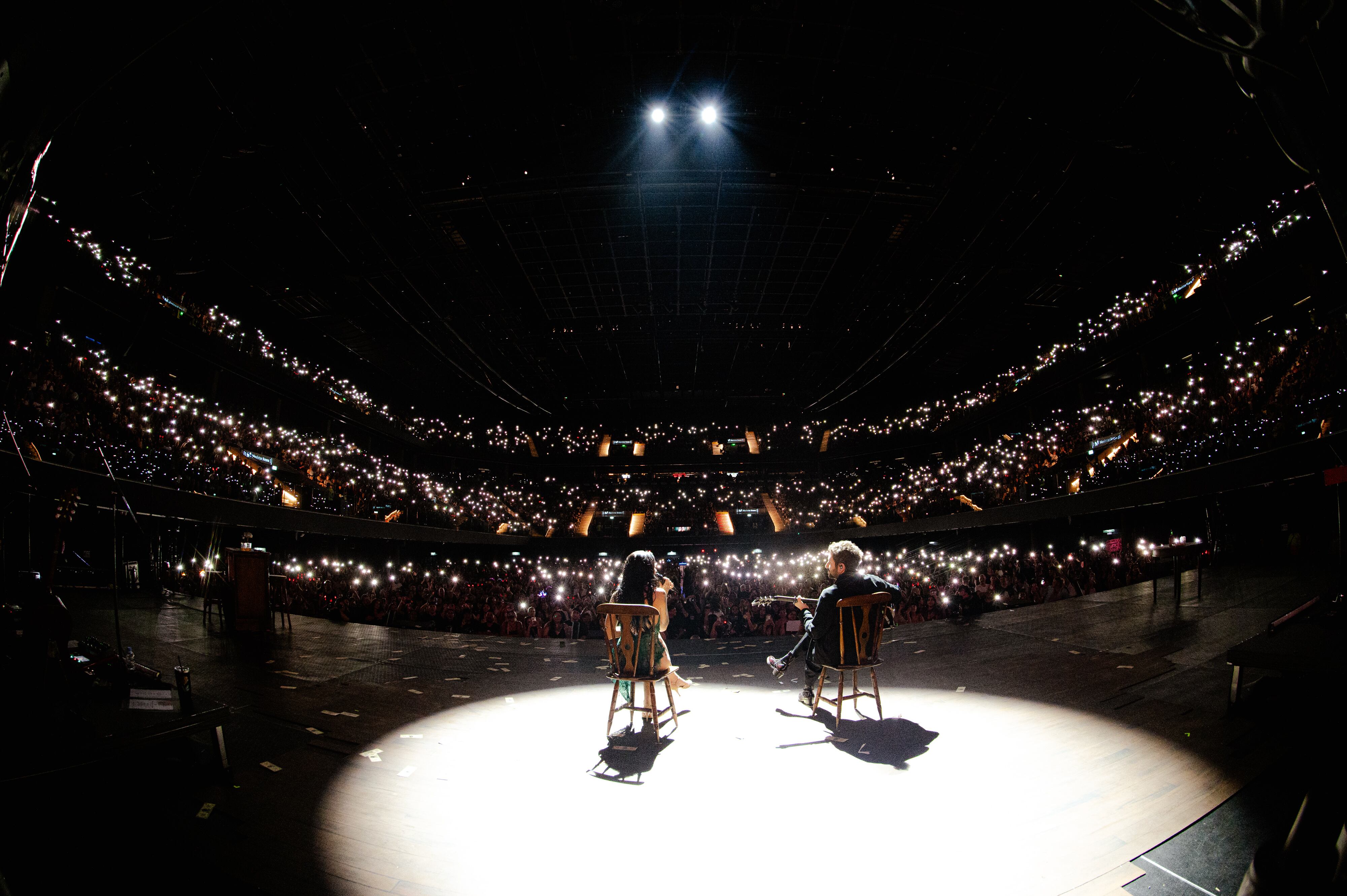 Latinaje se consolida como fenómeno musical y escénico, integrando música, teatro e identidad cultural en una puesta conceptual innovadora (Créditos: Clix)