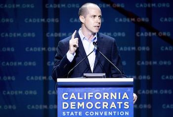 El Partido Demócrata de California presiona para reducir candidaturas y evitar la dispersión del voto en un proceso sin favorito claro (Santiago Mejia / San Francisco Chronicle / Polaris)