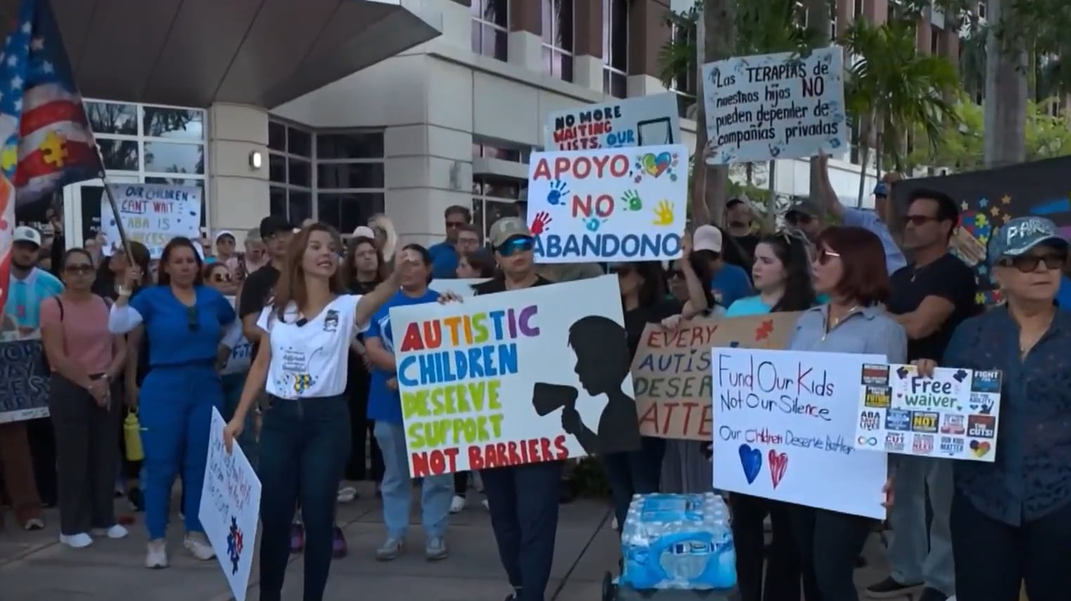Familias de Florida protestan por cambios en Medicaid que afectan el acceso a la terapia ABA para niños con autismo (Telemundo 51)