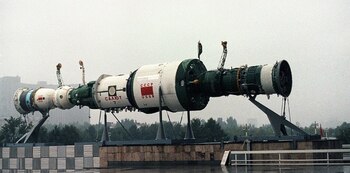 Una réplica a escala de