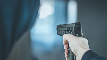 Un hombre acusado de asesinato recibe dos disparos horas antes de un juicio en Pizarra (Málaga): sufrió otro ataque con un arma blanca el día anterior