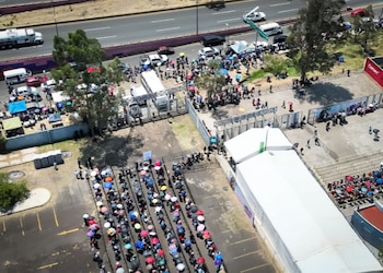 La abuela del menor explicó que estaba formada en la fila para recibir boletos para el concvierto gratis de Marco Antonio Solis "El Buki" y creía quew no iba a tardar y no pasaría nada grave si dejaba al menor un rato en el auto, sin embargo la deshidratación puede ocurrir en cuestión de minutos Foto: SSC Michoacán