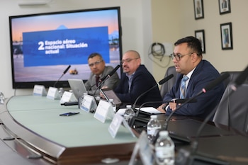 La Dirección General de Aeronáutica Civil y la COCESNA presentaron la reestructuración de las rutas aéreas de Guatemala ante el aumento de vuelos.