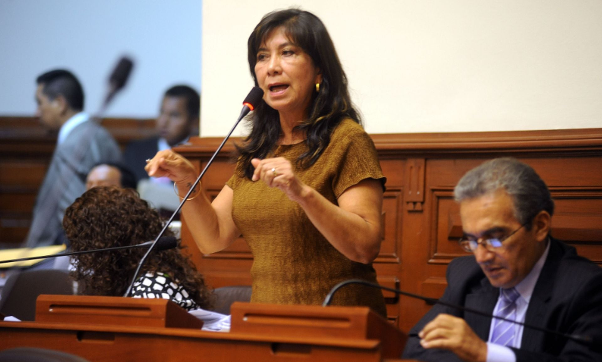 El nacimiento de Martha Chávez marcó la llegada de una figura central del fujimorismo, con amplia trayectoria legislativa y liderazgo en el Congreso. (Congreso de la República)