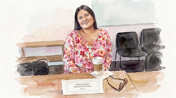 Ilustración de acuarela de Ivonne América Armenta Zúñiga, una mujer sonriente con blusa floral, sentada en una mesa con su nombre, una taza de café y gafas.