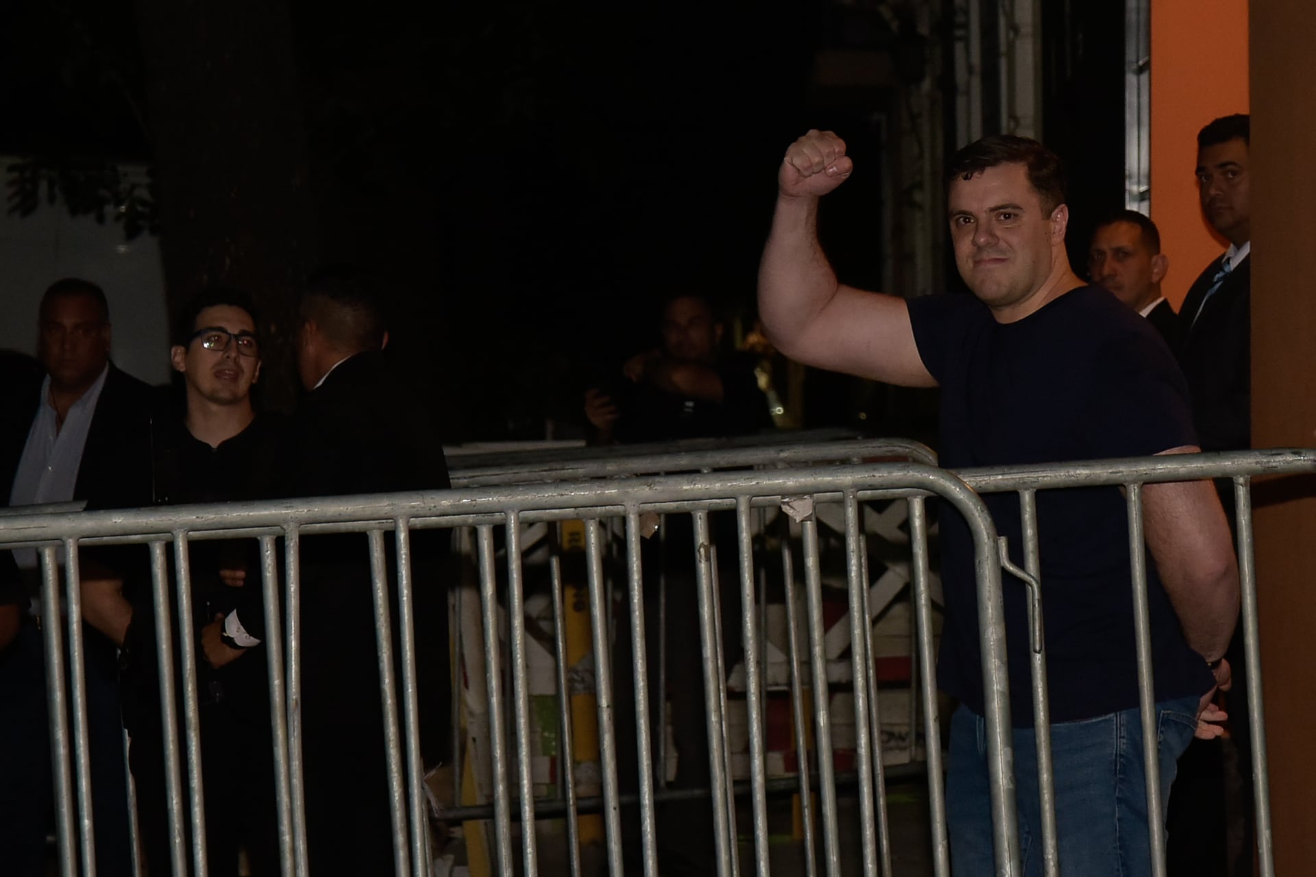 El Gordo Dan saliendo de Carajo (Gustavo Gavotti)