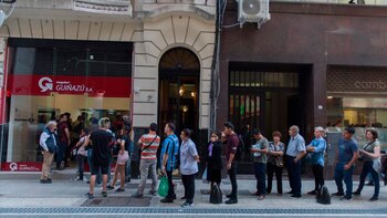 El viernes hubo colas frente