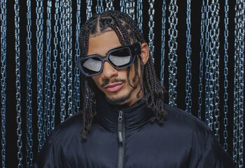 El cantante también hizo en