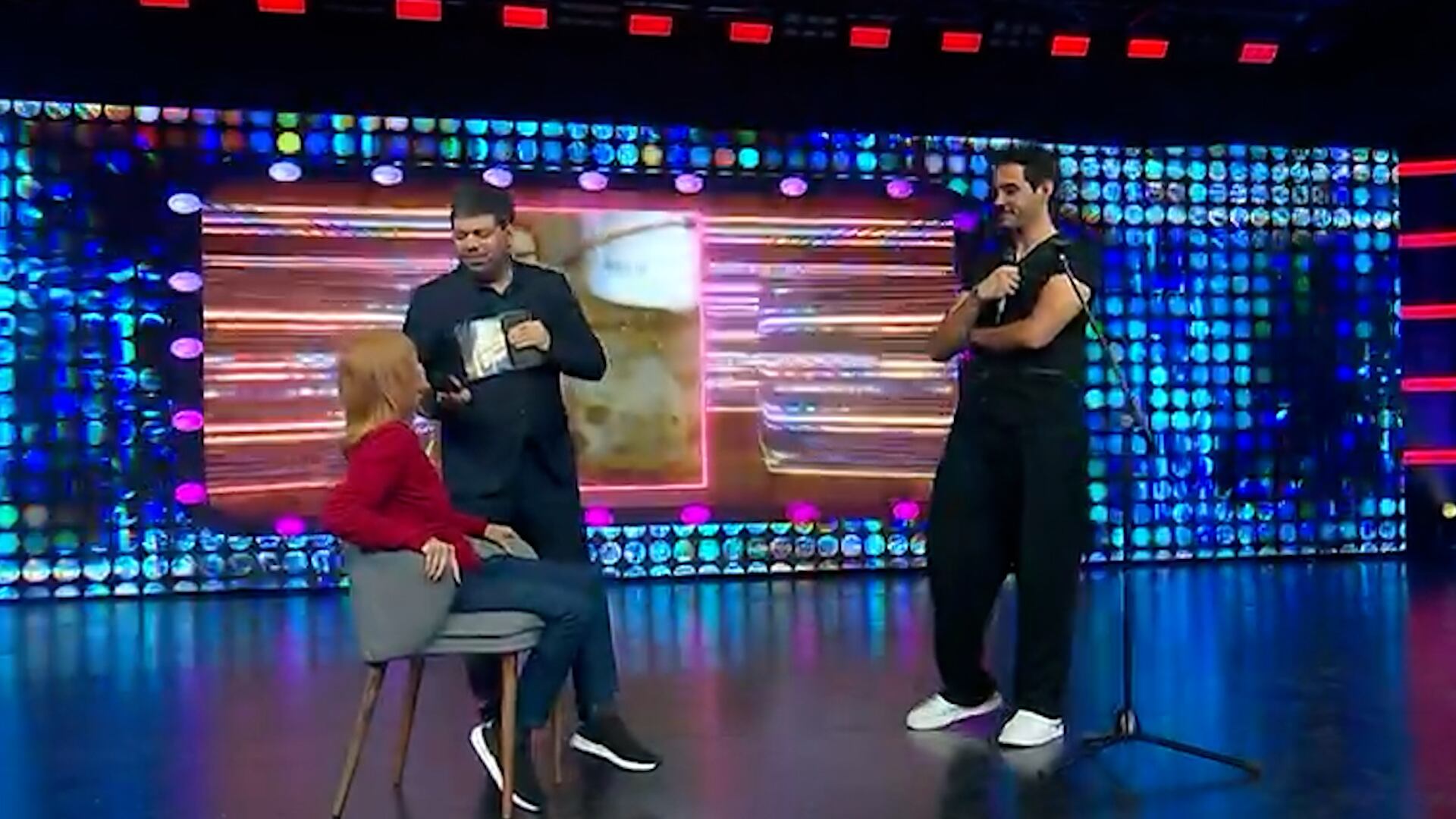 Cecilia, una veterinaria jubilada con Parkinson, recibió un premio millonario en Buenas Noches Familia gracias a la solidaridad del público