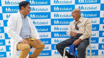 El paciente cumplió 28 días de prehabilitación abdominal mediante neumoperitoneo progresivo, procedimiento que permitió ampliar gradualmente la capacidad de la cavidad abdominal - Créditos: Essalud.