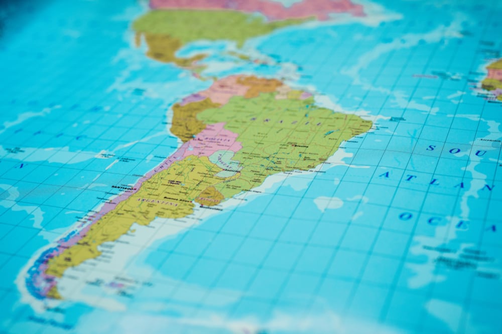 El informe advierte que en América Latina predominan puntajes bajos y pocos países superan con holgura el umbral de 50 puntos. Archivo