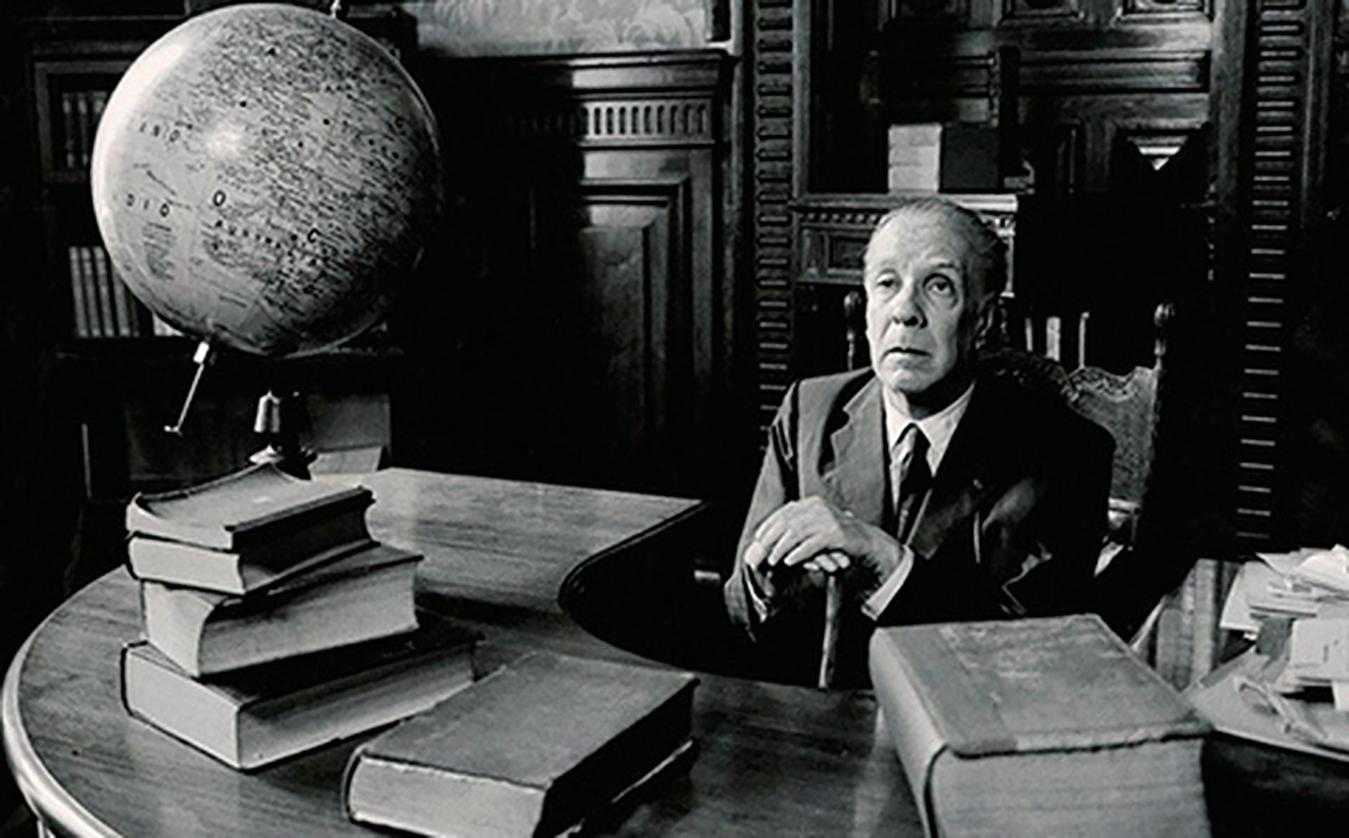 La obra de Jorge Luis Borges transformó la literatura del siglo XX y sigue transformando a quienes la leen hoy. El único requisito para acercarse a ella es no tener ninguno