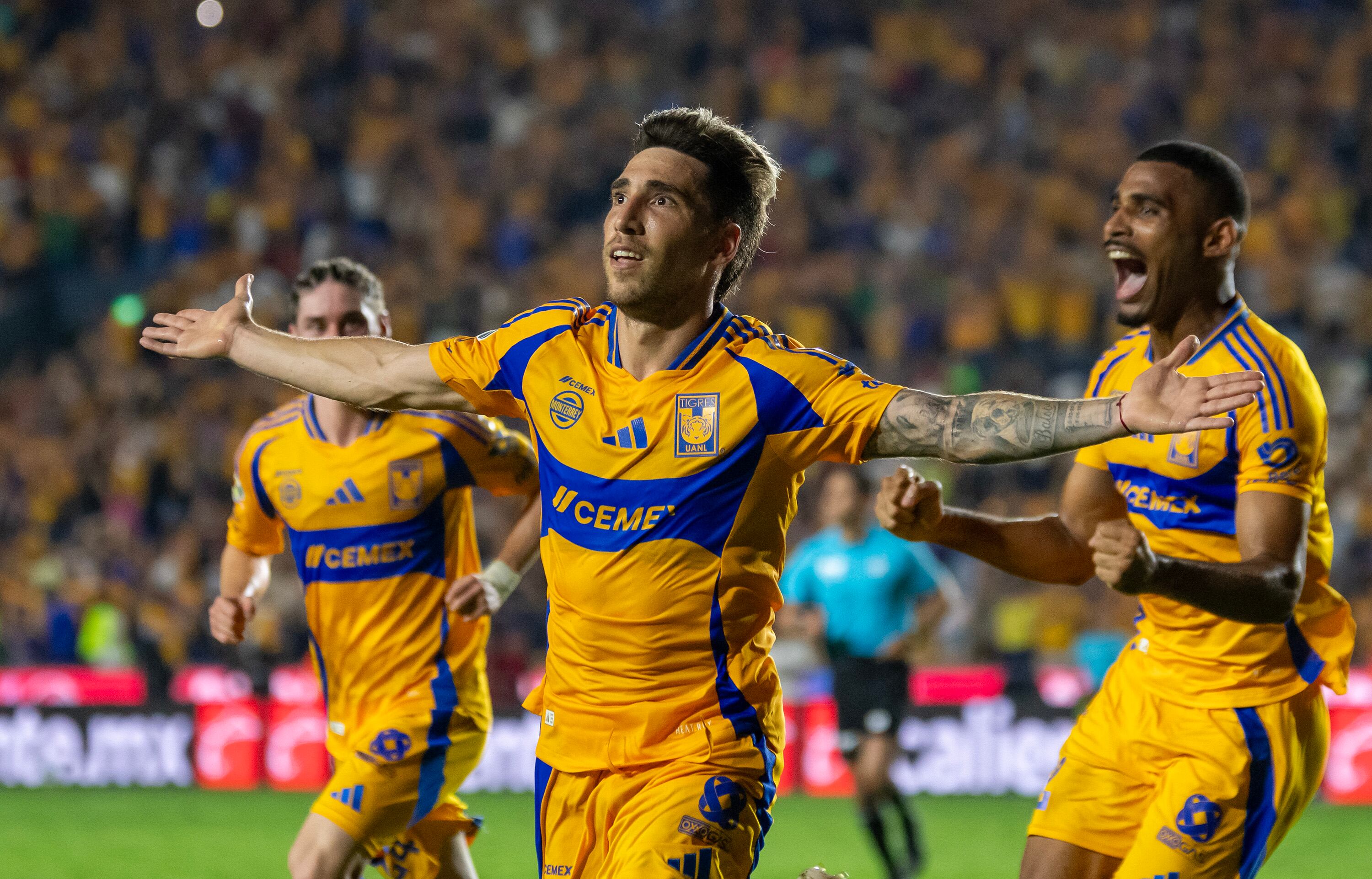 Jugador de Tigres sufre pérdida previo al partido ante Cruz Azul (EFE/ Miguel Sierra)