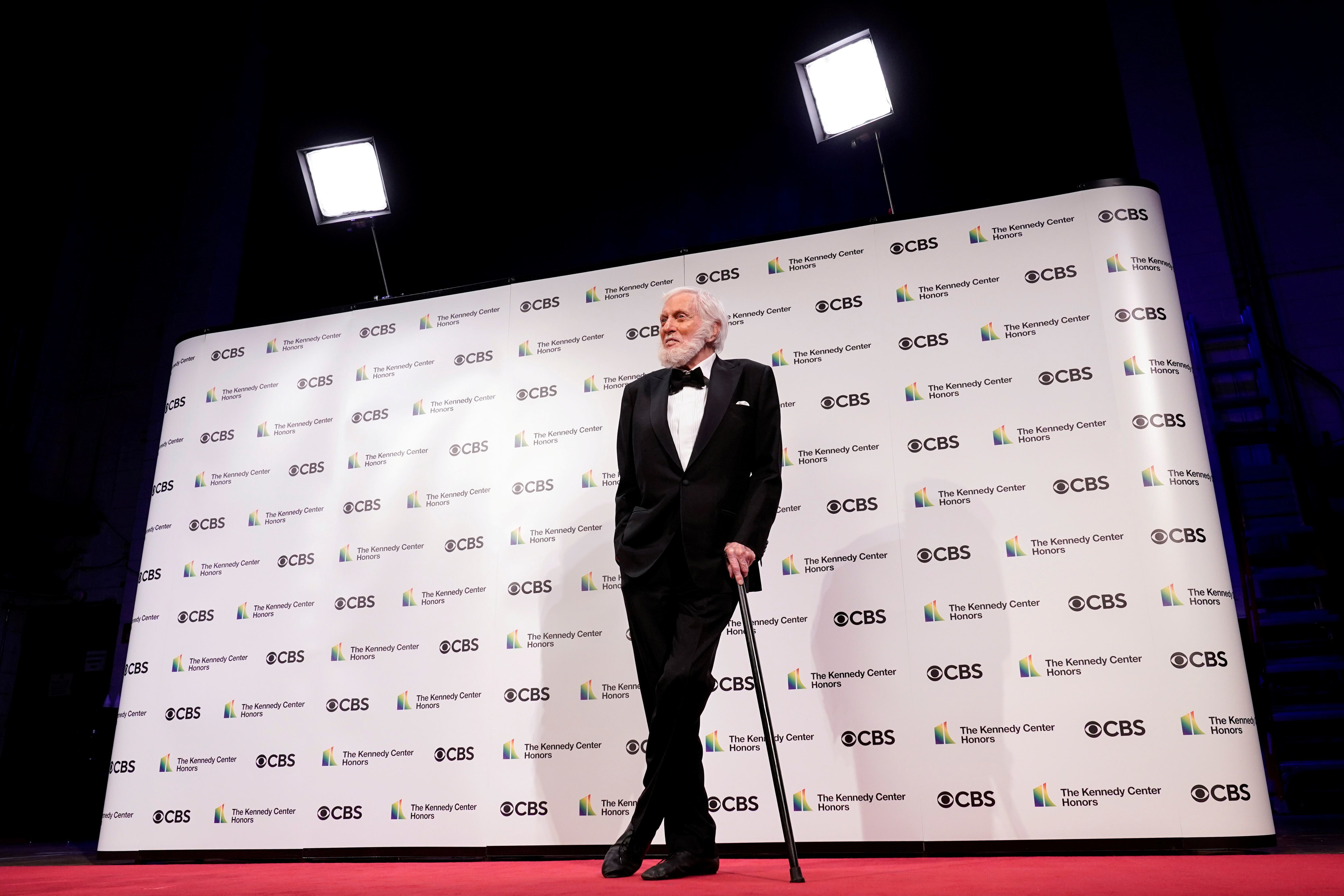 El legendario comediante desafía los estereotipos sobre la vejez con un libro lleno de anécdotas, reflexiones y lecciones de vida que invitan a repensar el paso del tiempo y el sentido del legado. (REUTERS/Joshua Roberts)