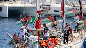 Cuatro de los españoles de la flotilla detenidos por Israel han necesitado atención médica, según Albares